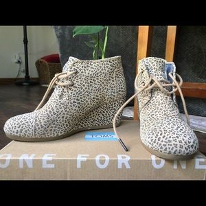 Toms Desert Wedge: Cheetah Suede 6.5